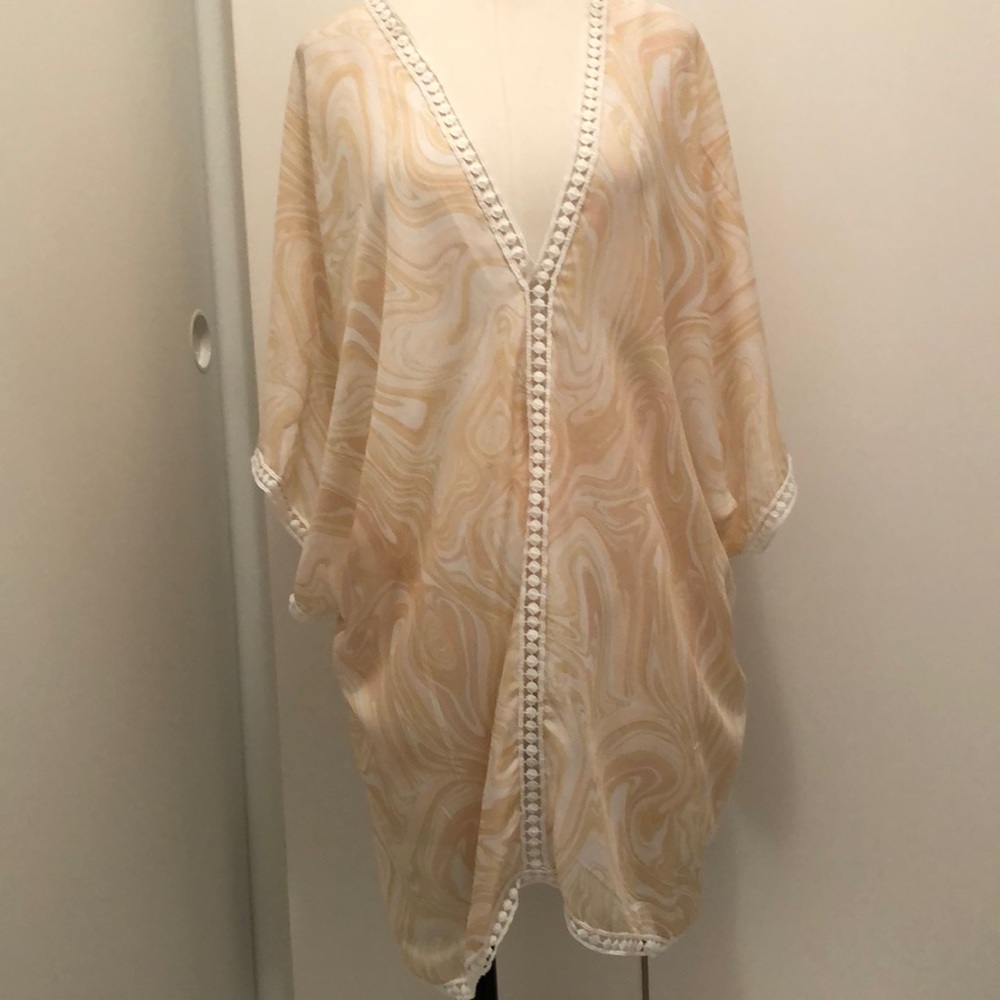 NEW WITH TAGS Kimono! Beautiful Pastel Print with Embroidered detailing